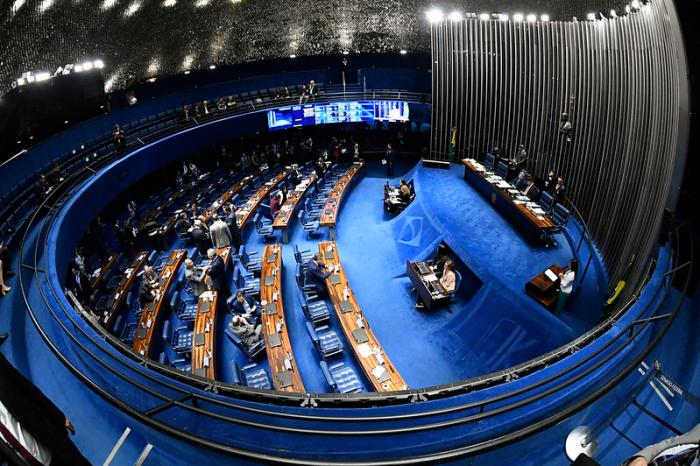 Senado aprova novo prazo para que Estados e municípios quitem precatórios